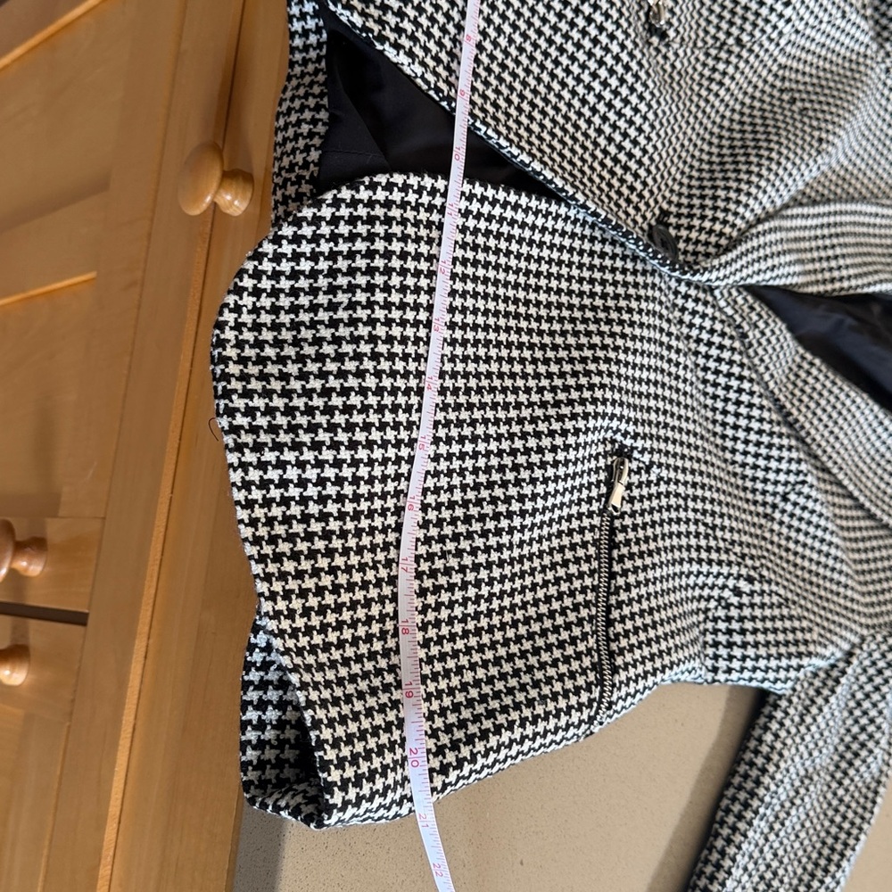 T Tahari Black and White Houndstooth Blazer - Picture 10 of 13